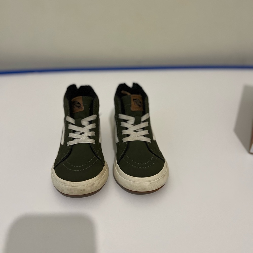 Vans Sk8-Hi Zip Mte Color: Grape Leaf. Size: Toddler 9